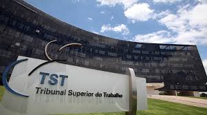 Empresa deve indenizar por não capacitar empregado