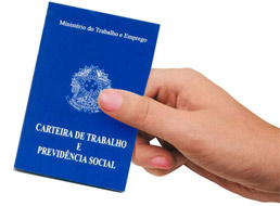 Empresa é impedida de registrar empregados em nome de terceiros e é multada.